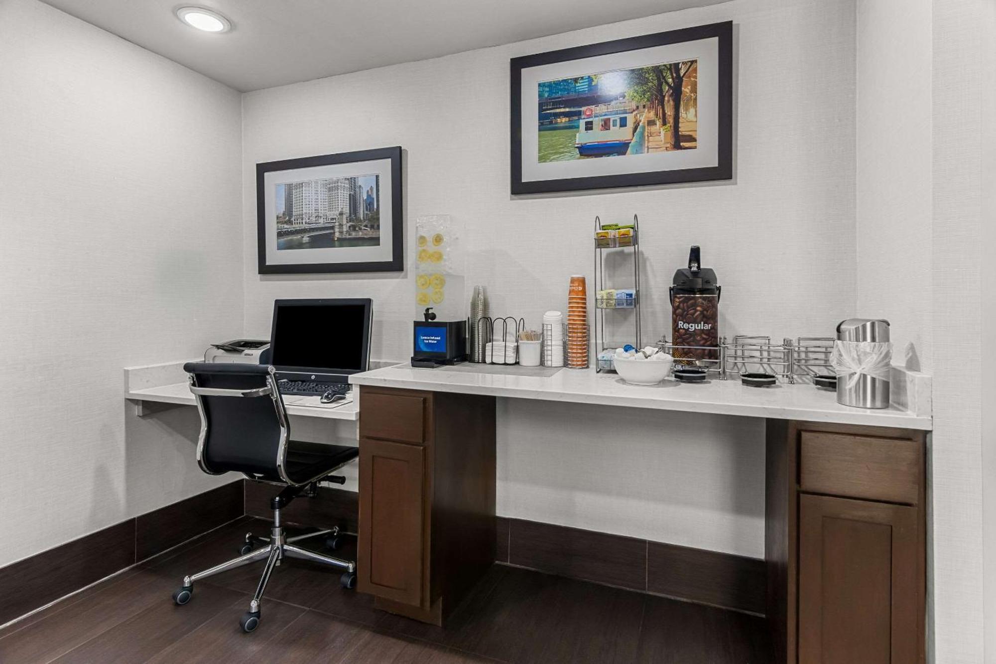 Comfort Inn & Suites Near Tinley Park Amphitheater Bagian luar foto